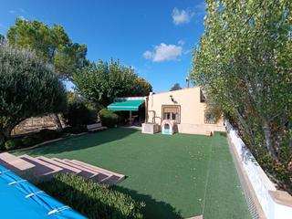Haus en Ibi. Espectacular chalet con piscina a 2 m de ibi