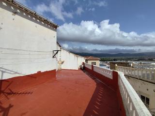 Casa a Castalla. Casa de pueblo en castalla con terraza soleada