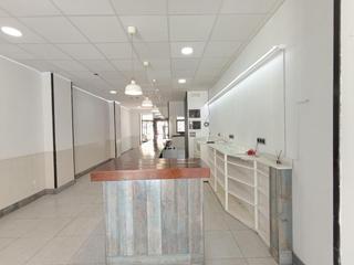 Local commercial à Ibi. Local con terreza y licencia de bar en ibi alquiler opcion compr