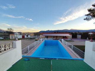 Bauernhof in Castalla. Super ocasion parcela con 2 viviendas y piscina