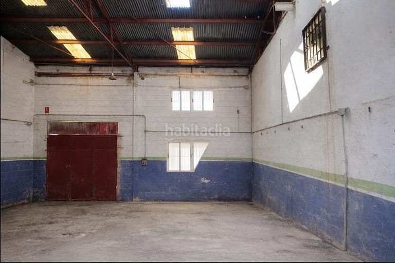 Foto c0c3cc93-d415-48a6-875a-3b8069a3fc52. Nau industrial a Castalla