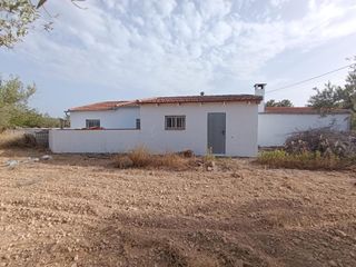 Casa a Onil. Vende casa campo onil con 10.000m agua y luz
