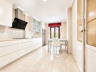 Casa in Ibi. Fabulosa vivienda con negocio en centro de ibi