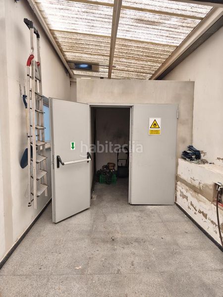 Foto e6394209-d0b6-4283-ad3d-abe5d48a2610. Location bâtiment à usage industriel dans Ibi