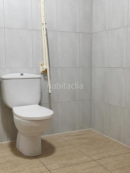 Foto d70e3f02-8184-4d94-a85c-2e11956014ed. Local comercial a Eixample Alcoi