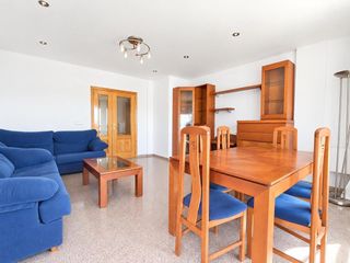Miete Etagenwohnung in Ibi. Piso en alquiler en ibi con cochera y balcón