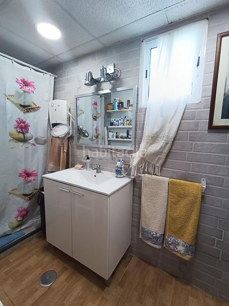 Foto eba30b9d-8da5-4a38-8e6b-1a5c92970071. Casa amb aparcament a Biar