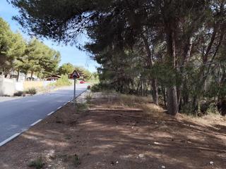 Terrain rsidentiel en Tibi. Parcela rustica vallada con edificacion en tibi, terol