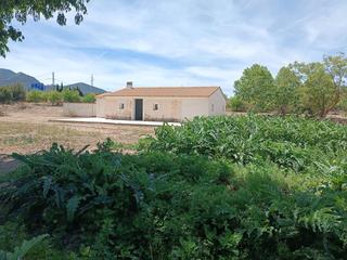 Maison en Onil. Casa de campo onil con agua y luz alquiler opcion compra