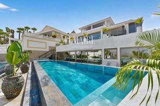 Xalet a San Eugenio Alto. Villa contemporánea de lujo con spa privado y vistas privilegiad