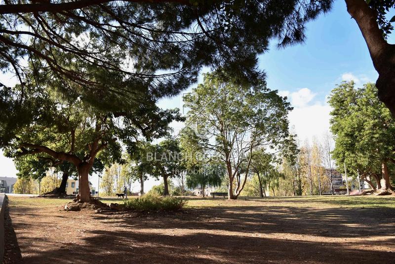 Foto 6f8c5419-61b7-401a-a6fe-0b80d2104835. Business premise in Horta Barcelona