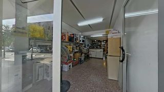 Local Comercial a Carrer de sant albert magne 12. Local y vivienda trastienda