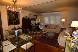 Appartement  Carrer casanova. Frente hospital clinic