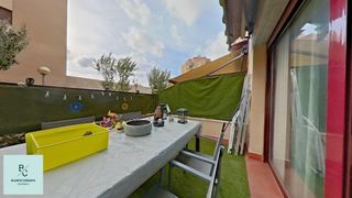 Pis  Josep comas de. Seminuevo con terraza, piscina, parking y trastero