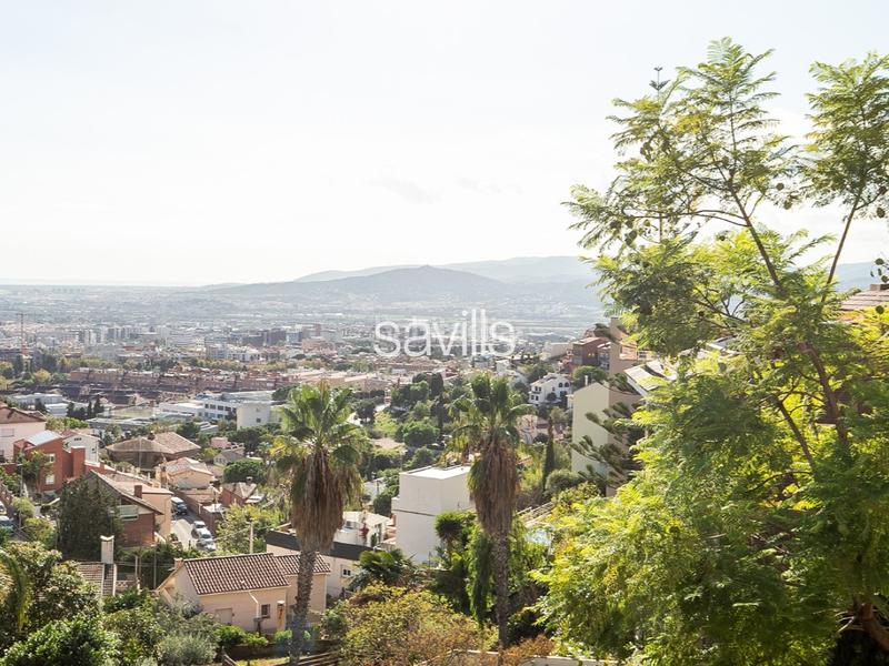 Foto 11444c58-3bd2-4152-a436-b12851e2f44e. House with parking in La Miranda Esplugues de Llobregat