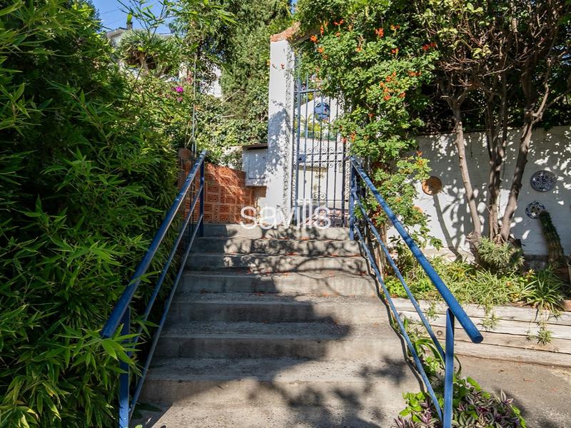 Foto 1da274ec-dede-43c7-b653-0f9b2620c25b. House with parking in La Miranda Esplugues de Llobregat