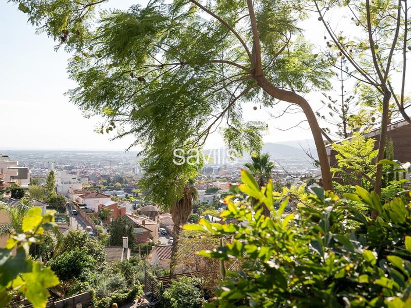 Foto 3ed314b2-e0c9-49dc-bcda-1c743bc54916. House with parking in La Miranda Esplugues de Llobregat