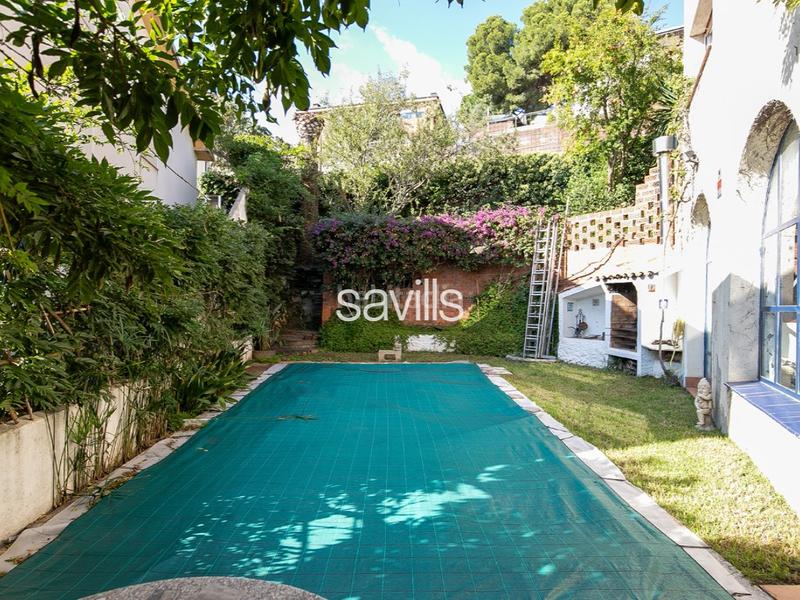 Foto 3faaf438-7a84-4ae5-a6bd-0f9664f4d0a7. House with parking in La Miranda Esplugues de Llobregat