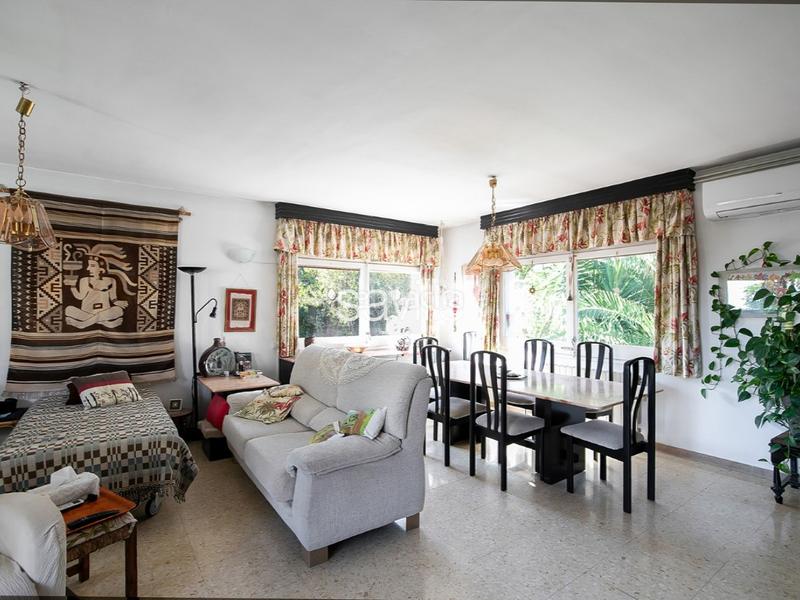 Foto 474e0fd3-991c-4242-9476-970d4a4f19c7. House with parking in La Miranda Esplugues de Llobregat