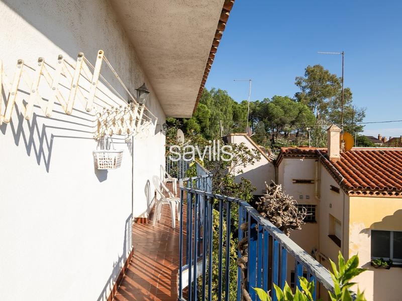 Foto 507bea95-2539-4f5d-810a-40e14e03bb0b. House with parking in La Miranda Esplugues de Llobregat