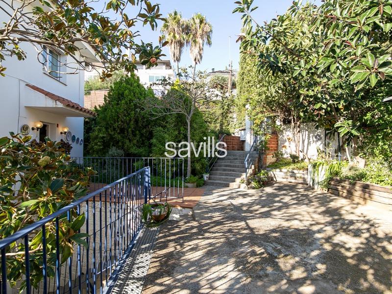 Foto 651f9f8d-357d-41db-8c4f-299ef57b3430. House with parking in La Miranda Esplugues de Llobregat