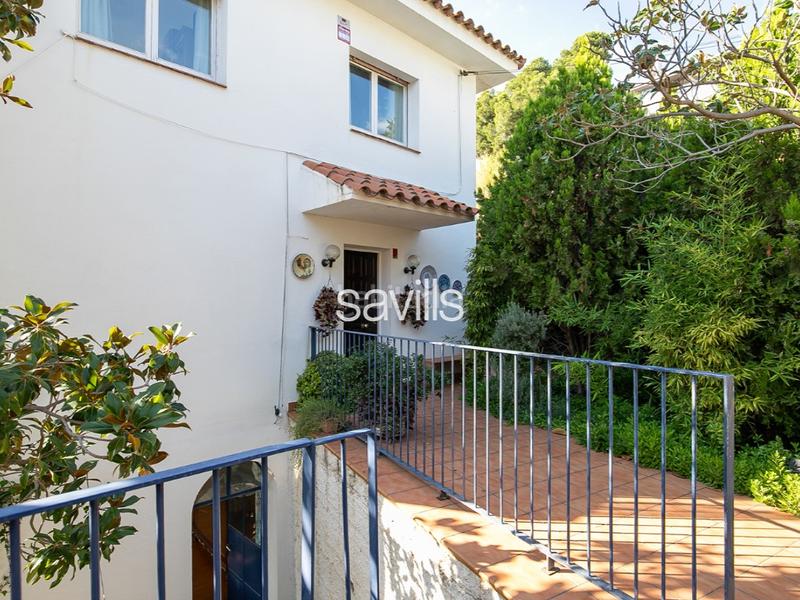 Foto 8da5cb4d-23b6-44de-8f3b-8365fda32022. House with parking in La Miranda Esplugues de Llobregat