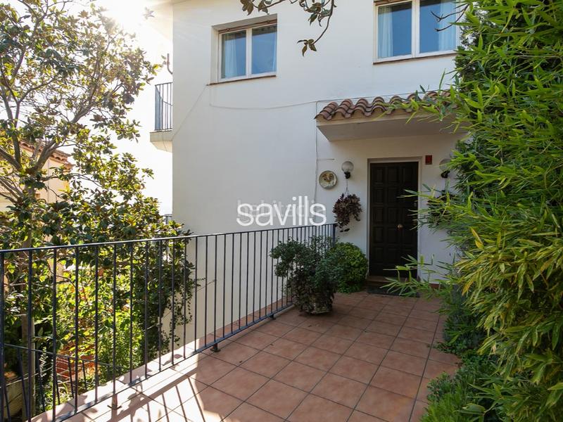 Foto bf223bc3-2bdd-44fc-a61c-ee7397648c0f. House with parking in La Miranda Esplugues de Llobregat