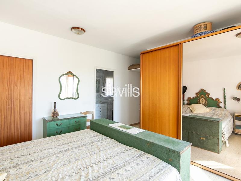 Foto c63f0966-8798-465e-9c09-5f9931380e36. House with parking in La Miranda Esplugues de Llobregat