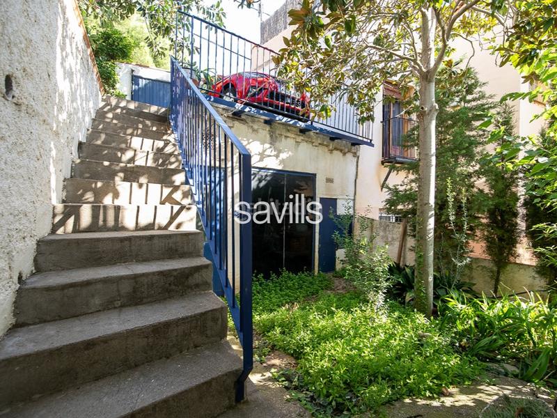 Foto c6b2bb55-ea0a-405f-829b-95d7536b2390. House with parking in La Miranda Esplugues de Llobregat