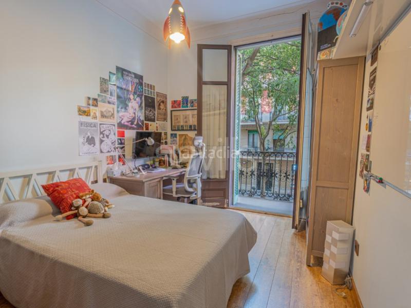 Foto edb02357-914c-47d3-b7cd-fe63a9102313. Apartamento piso en venta en Sant Antoni en Sant Antoni Barcelona