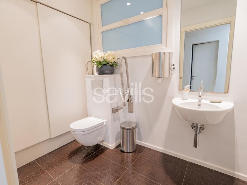 Foto c2b7d0b3-b11e-4416-a36b-bc5734b59543. Apartamento piso en avenida diagonal junto a rambla cataluña en Barcelona
