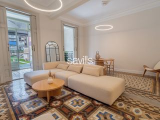 Apartment in Sant Antoni. Piso con gran terraza en eixample