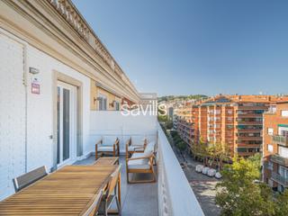 Attique à Sagrada Família. Ático con terraza privada en el corazón de la sagrada familia