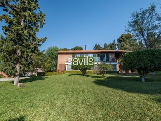 Lloguer Casa a Centre. Luminosa casa en conjunto residencial privado de alquiler