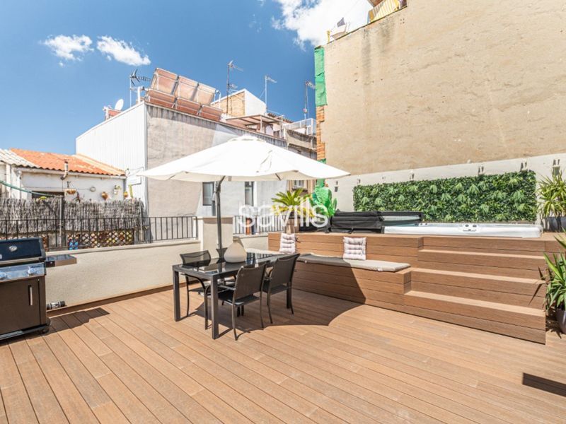 Foto ae1c4091-a0cf-430f-ac96-0d2b92511e56. Apartament amb piscina a Sants Barcelona