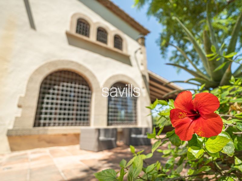 Foto a9575a91-fbec-4791-ae35-3f8efcf6ccf2. Casa amb aparcament piscina a Montmar Castelldefels
