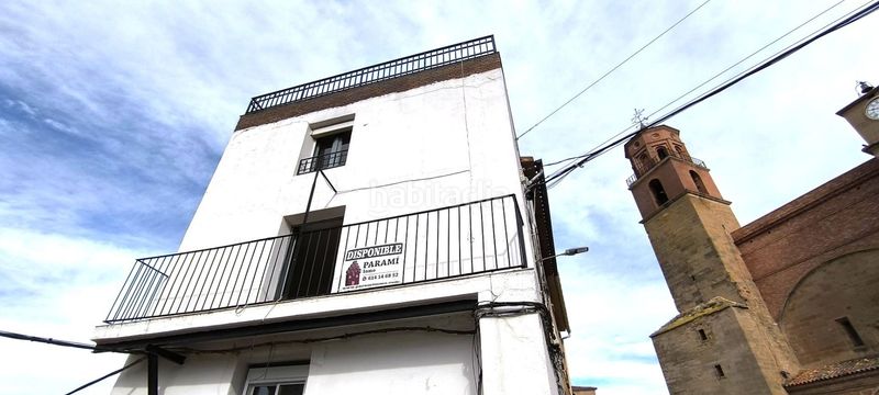 Foto ce8e396a-b62a-407f-b61f-4197e16ff365. Haus mit parking in Ausejo
