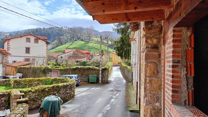 Foto 696238d8-f49a-458d-851d-0330e68f91b0. Casa adossada a Anievas