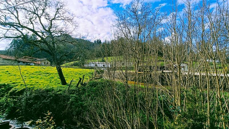 Foto b68f056e-fc06-46d7-90be-c4e14c5f673a. Casa adossada a Anievas