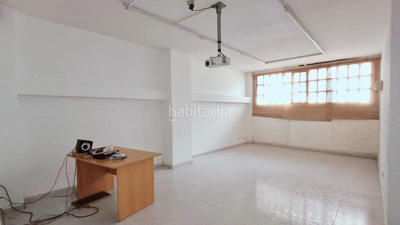 Foto c20b0ee1-20eb-42c7-ad9b-dd2e8254a064. Alquiler local comercial se presenta una oportunidad única para alquilar un excepcional local comercial situado en el corazón de el astillero. este espacio en Astillero (El)