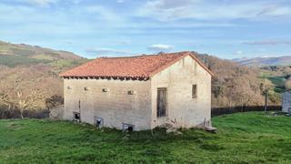 Autoparkplatz  Rasillo - bo villafufre. En el corazón de rasillo, en el municipio de villafufre, se pone