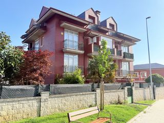 Rent Flat  Guarnizo - cl vista alegre. Dúplex con garaje y trastero en astillero