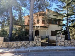 Chalet in Corbera de Llobregat. En corbera llobregat  casa unifamiliar con jardín  infórmese