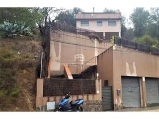 Chalet à Corbera de Llobregat. En corbera de llobregat  torre independiente en situación de ocu