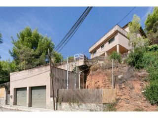 Chalet in Corbera de Llobregat. Torre independiente en venta en corbera de llobregat