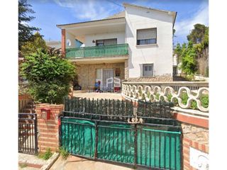 Xalet  Calle narcis monturiol. Torre ocupada en venta en esparreguera  can rial
