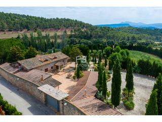 Masia a Jorba. En jorba  espectacular masía con gran parcela ajardinada, piscin