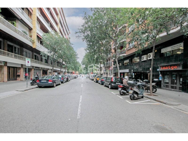 Foto 57efbb07-80bd-42ec-a34c-862c9753714f. Local comercial a Sant Antoni Barcelona