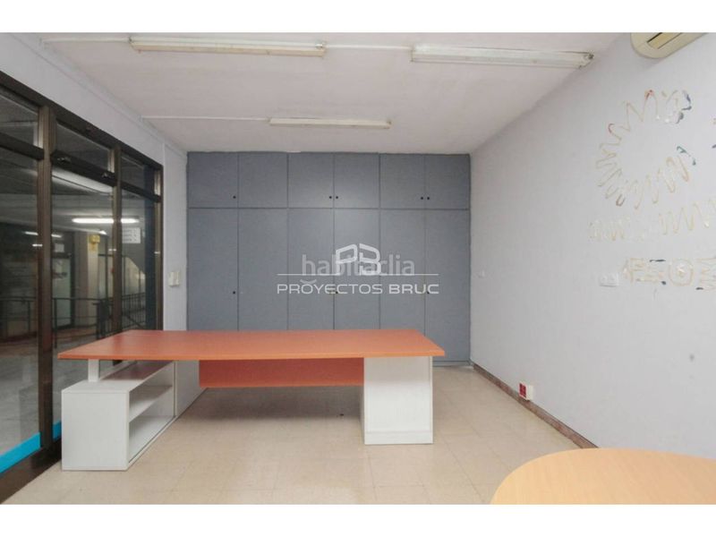 Foto 8cc1622f-ec39-4464-9685-7fe5b2a76f68. Local comercial a Sant Antoni Barcelona