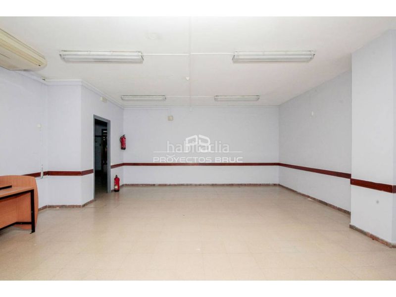 Foto 98a81a7e-b508-4f6e-be43-3a719cf6b6c6. Local comercial a Sant Antoni Barcelona